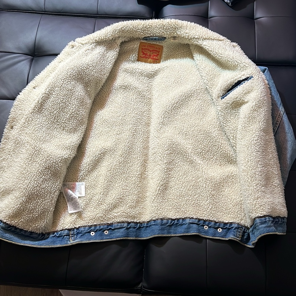 Levi Men Jacket - Picture 2 of 4